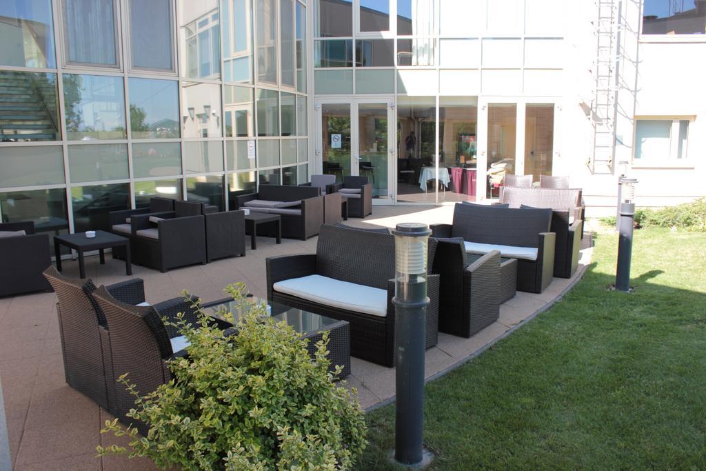 Wellness Apartments In Velence Exterior photo